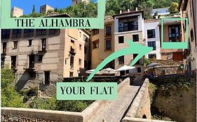 Cosy Flat/Nearly Touching Alhambra/Great Views